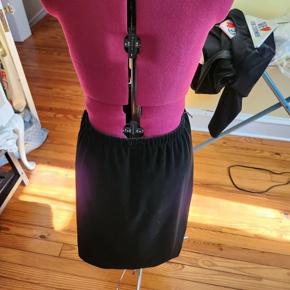 Vintage Black Velvet Pencil Skirt - Picture 2 of 13